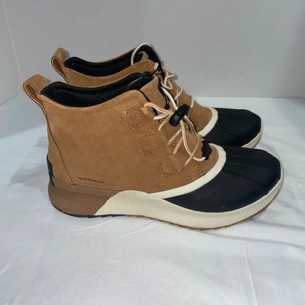 Sorel Out N About Classic WP Kids Waterproof Boots Camel Brown/Sea Salt Size 7Y